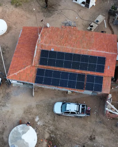 Usina solar na área rural de Lajes, RN